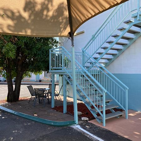 Central Point Motel Mount Isa Bagian luar foto