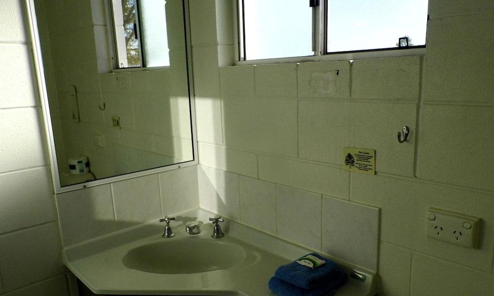 Central Point Motel Mount Isa Bagian luar foto