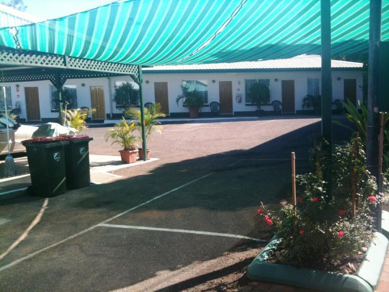 Central Point Motel Mount Isa Bagian luar foto